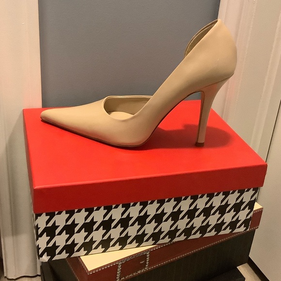 Aldo Shoes - Aldo Classic Beige Heels